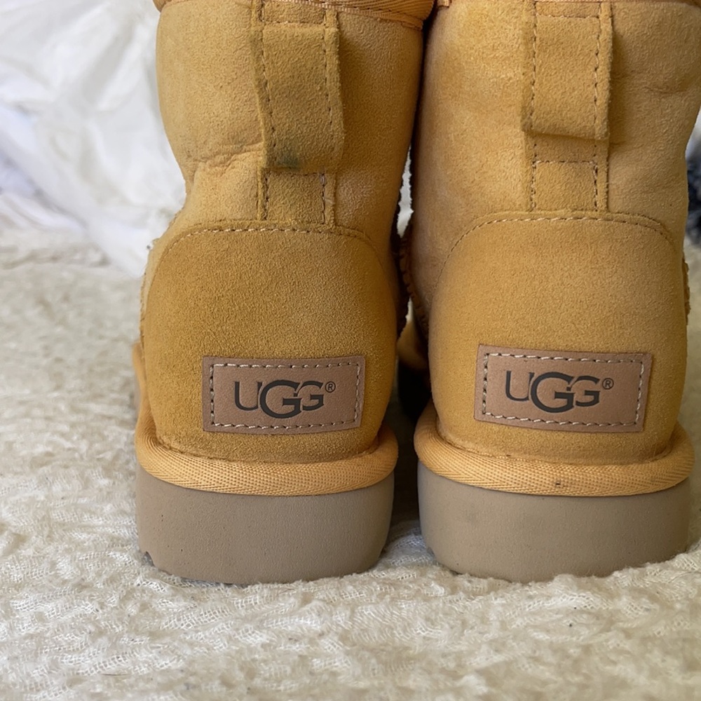 UGG Mini II Boots - Picture 4 of 8